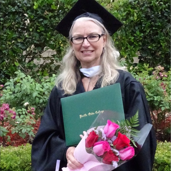 💜 Meet your Posher - Janet 💜 - Picture 2 of 4