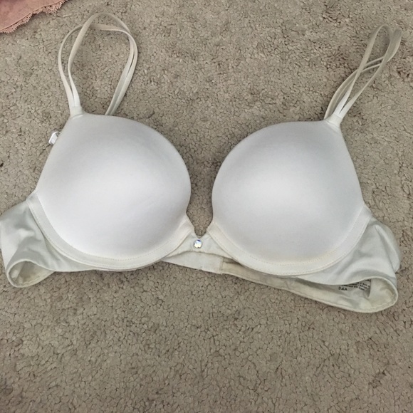 NEW VICTORIA'S SECRET BRAS (34A + 34B) - Picture 5 of 6