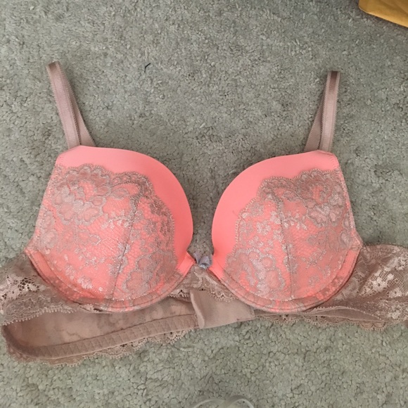 NEW VICTORIA'S SECRET BRAS (34A + 34B) - Picture 6 of 6