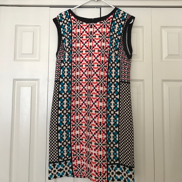 Muse Dresses & Skirts - Colorful dress! Size 6.