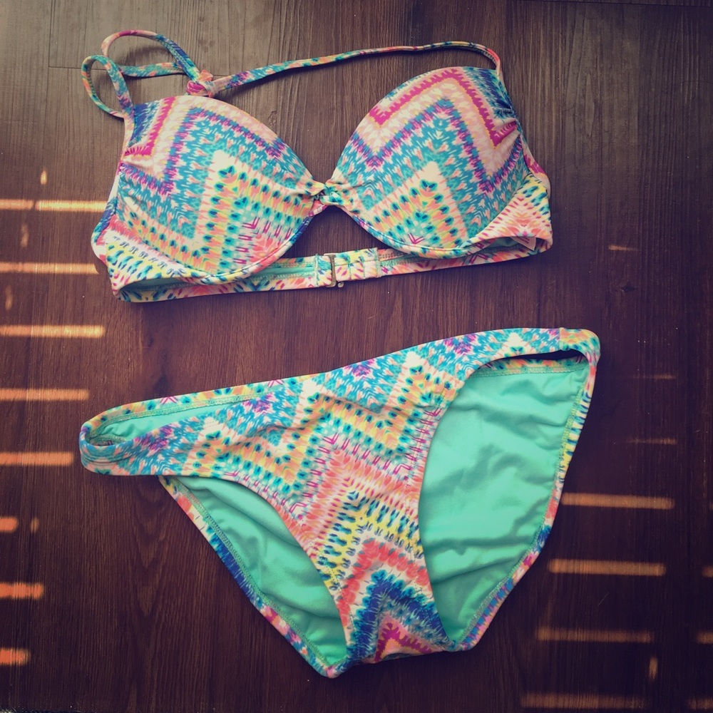 FINAL PRICE: Multicolored bikini set 👙