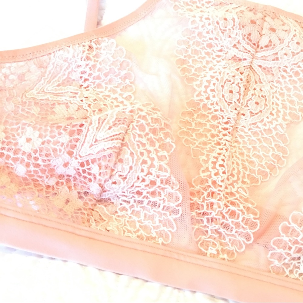 SOLD!   ✨ 😍 VS Lace Halter Bralette - Picture 3 of 4