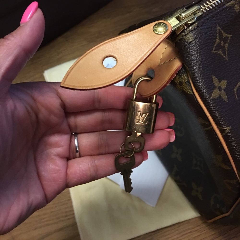 Sold 🤑Auth Louis Vuitton speedy 30 with receipt - Picture 7 of 8