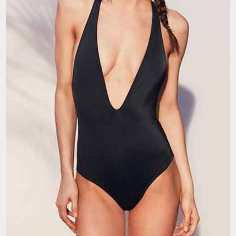 Black lowcut onepieace