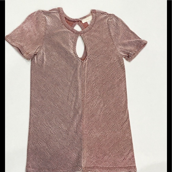 Super Stretchy Keyhole Top. Made in the USA - Picture 2 of 6