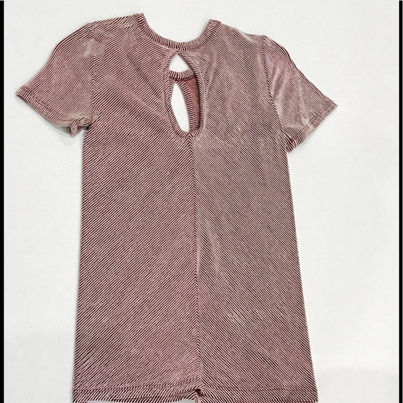 Super Stretchy Keyhole Top. Made in the USA - Picture 3 of 6