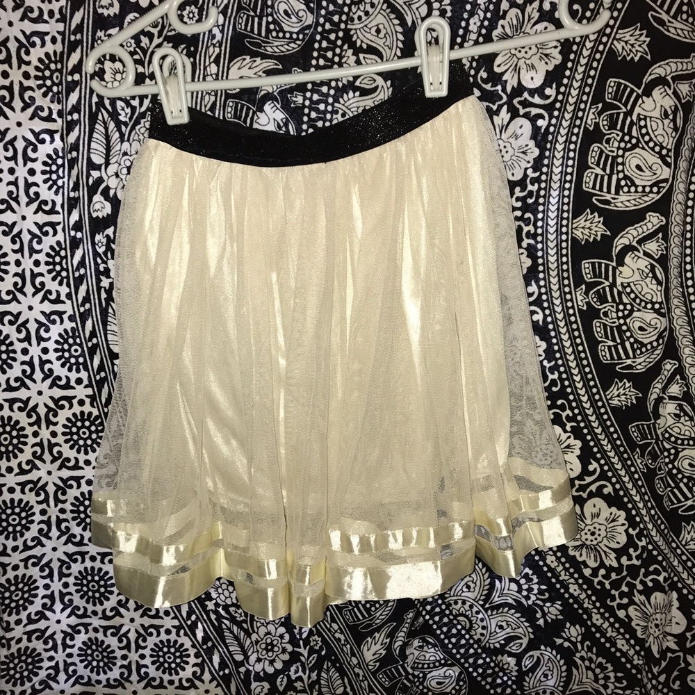NWOT TAGS FLOWY CREAM SKIRT W/ SATIN DETAILS ✨💫