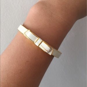 COACH IVORY/GOLD SNAP BOW BRACELET