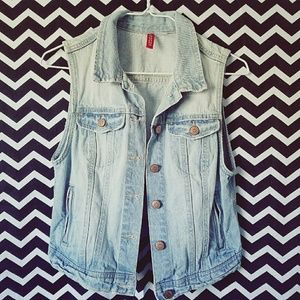 H&M light wash denim jean vest