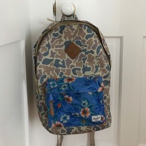Herschel  - Plus Series Camo Floral Backpack
