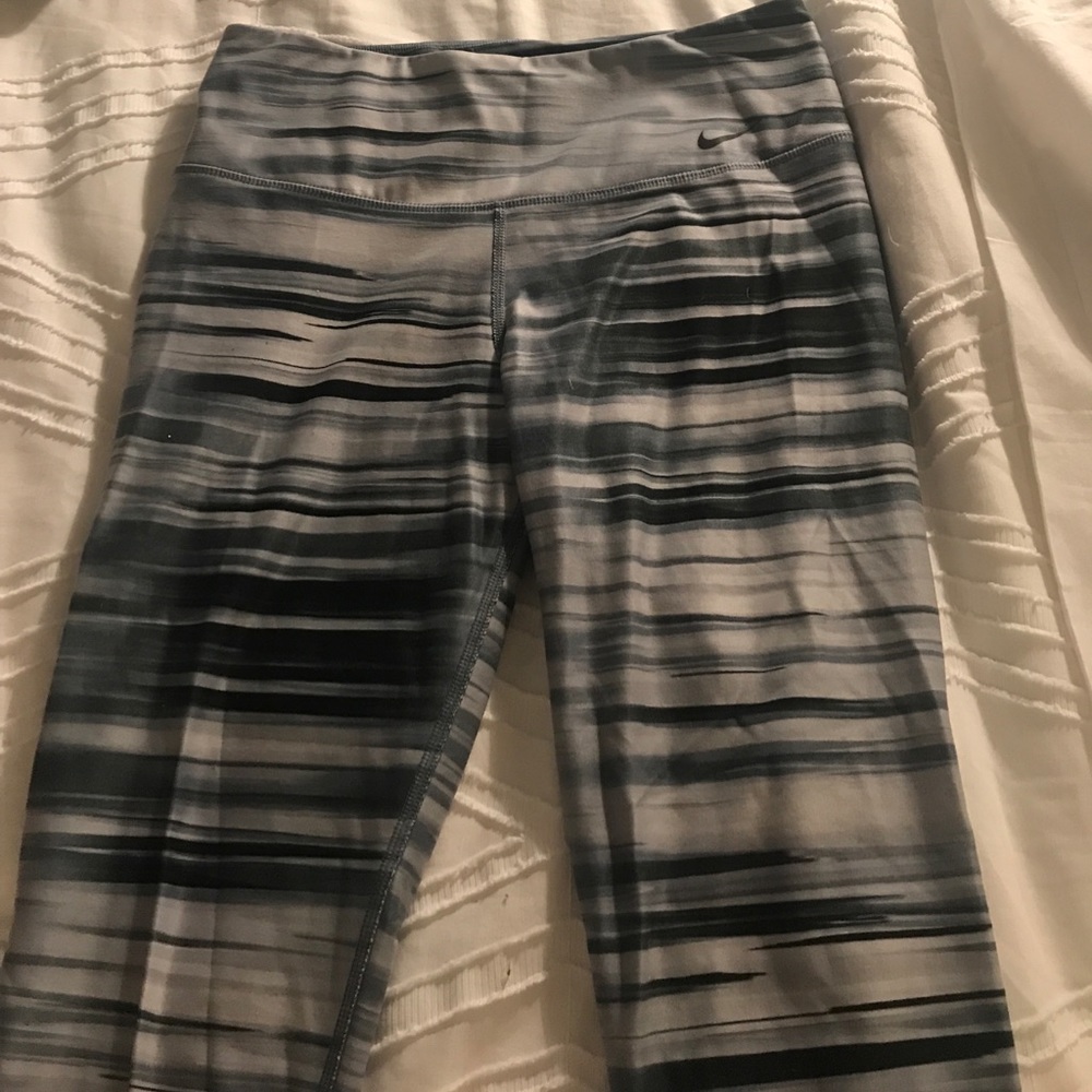 Nike cropped leggings