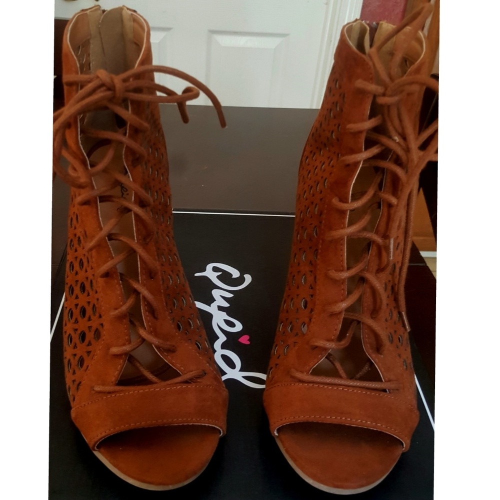 Qupid Dark Rust Laser cut bootie