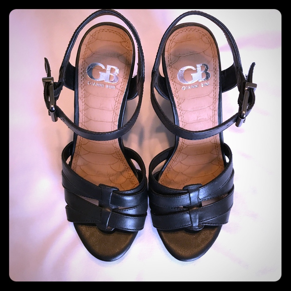 BNWT ✨Gianni Bini wedges 👠