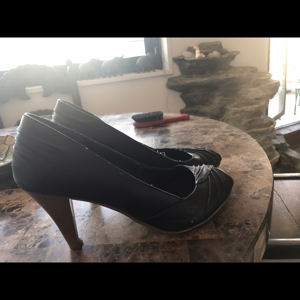Mossimo black stacked wooden heel comfy peep toe