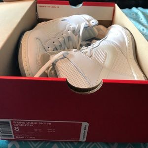 Nike Wedge Sneaker✨ Size 8