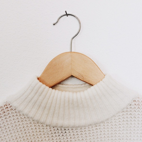 American Eagle sweater - Picture 2 of 3