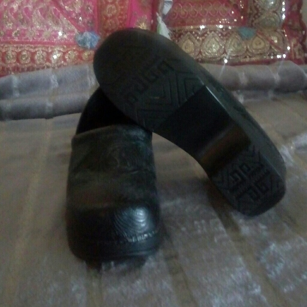 Black clogs - Picture 2 of 2
