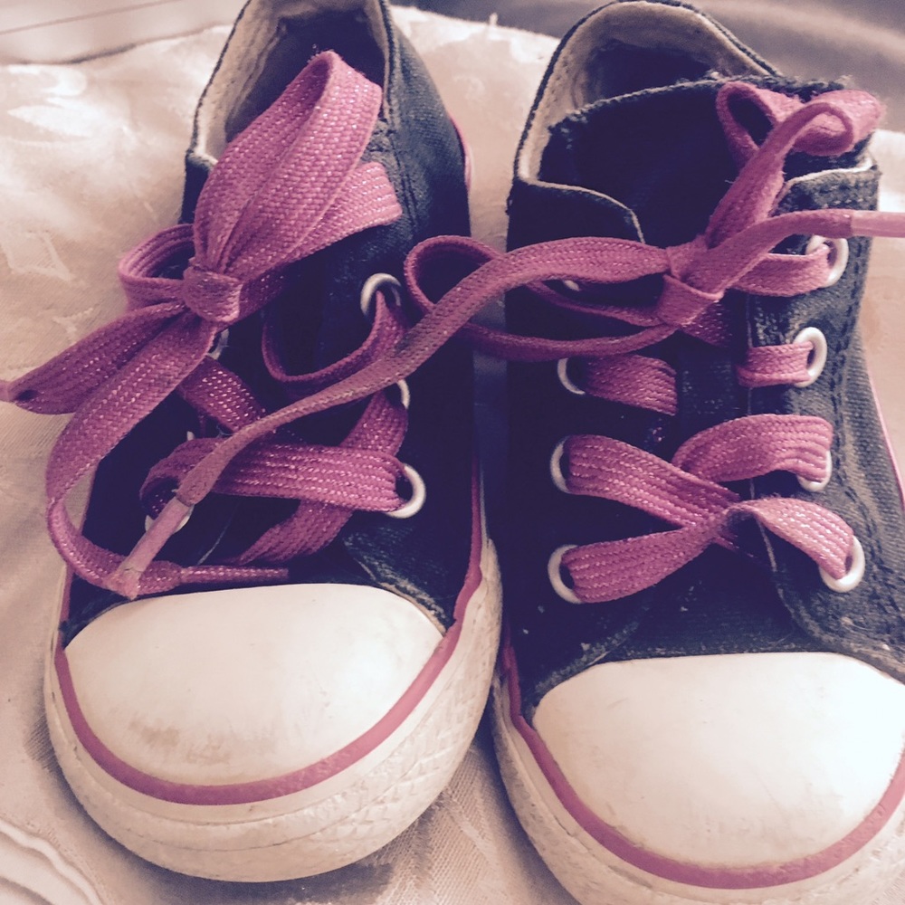 Baby girl converse sz6