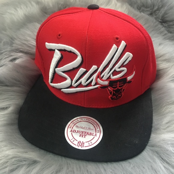 Bulls SnapBack - Picture 1 of 3