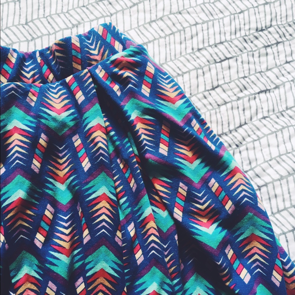 Lularoe Madison skirt multicolor triangles size-L