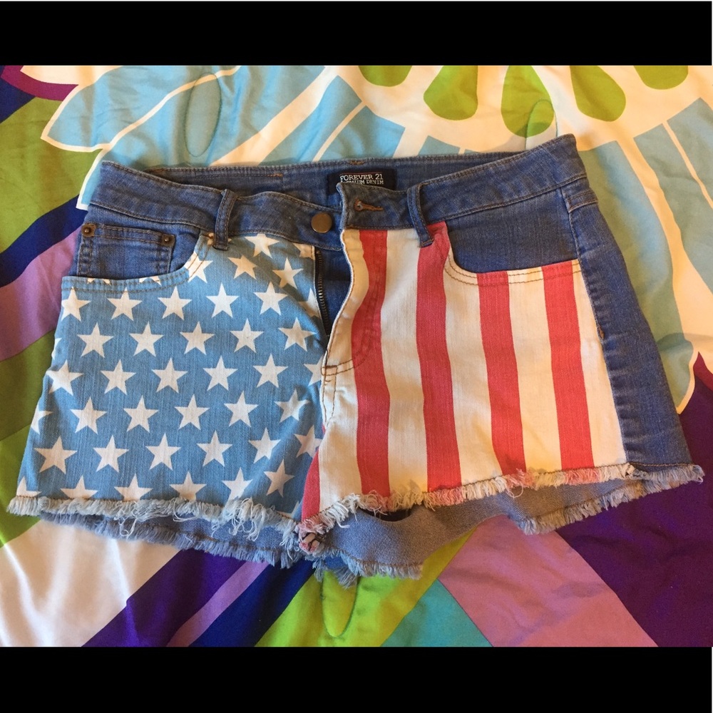 💕Forever 21 American flag shorts💕