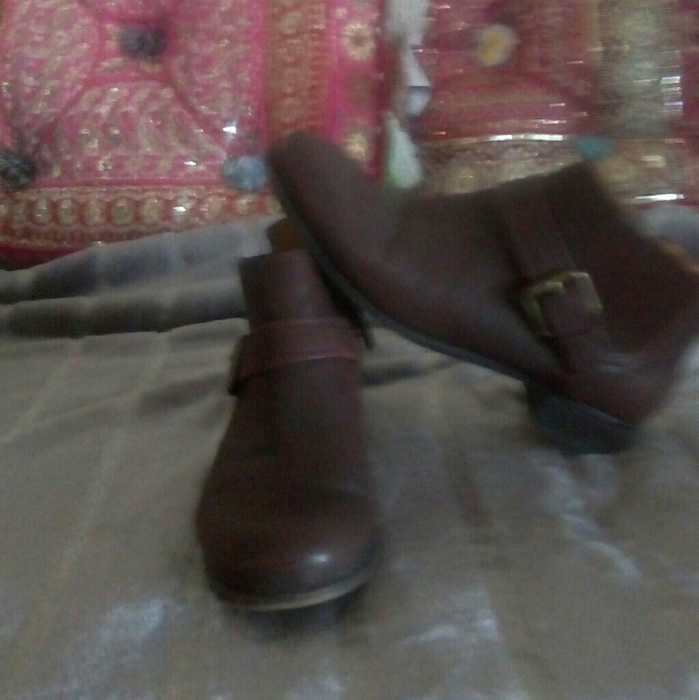 Brown leather bootie