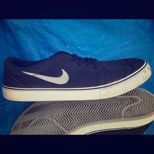 Nike size 10.5 US pre-owned shoes