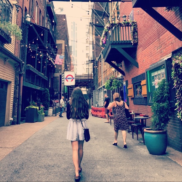 Meet your Posher, Ani - Picture 3 of 3