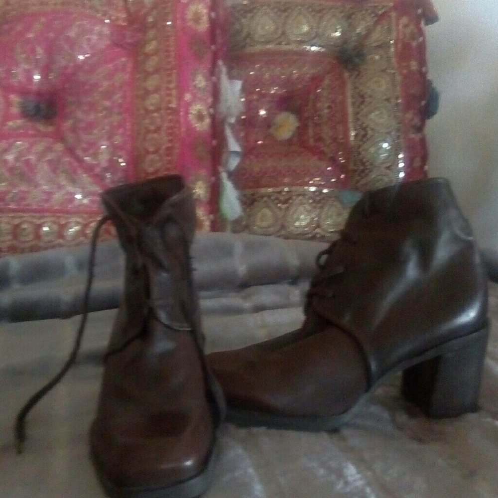 Brown leather bootie