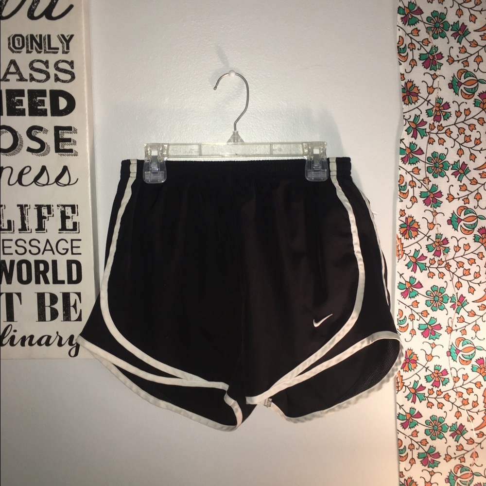 black and white nike running shorts