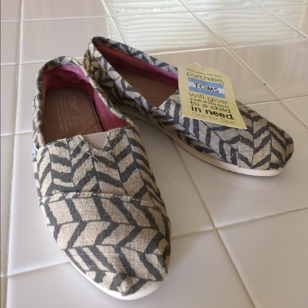 A pair of Toms New With Tags