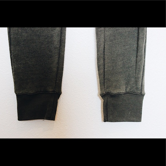 American Eagle army green joggers - Picture 4 of 4