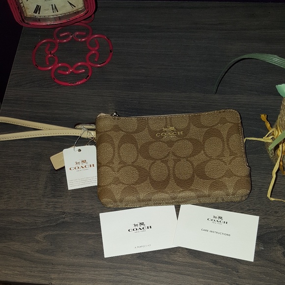 Coach purse - Picture 2 of 2