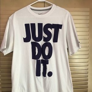 Men's large Nike shirt