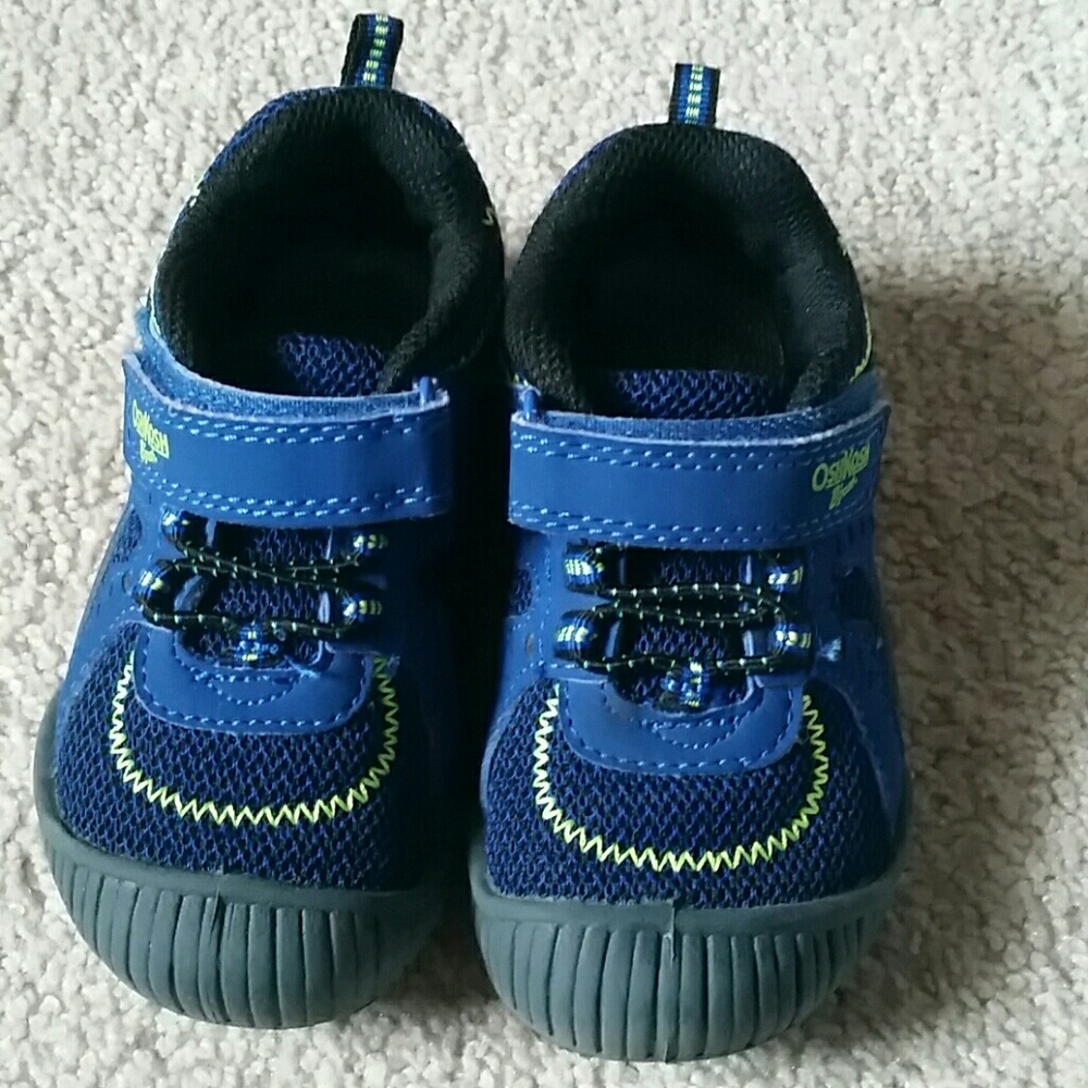 Oshkosh shoes size 7c