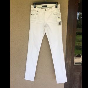 NWT Karen Kane white skinny leg jeans -size 4