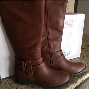 New in box Tall brown boots