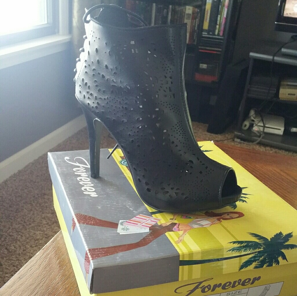 Cutout booties