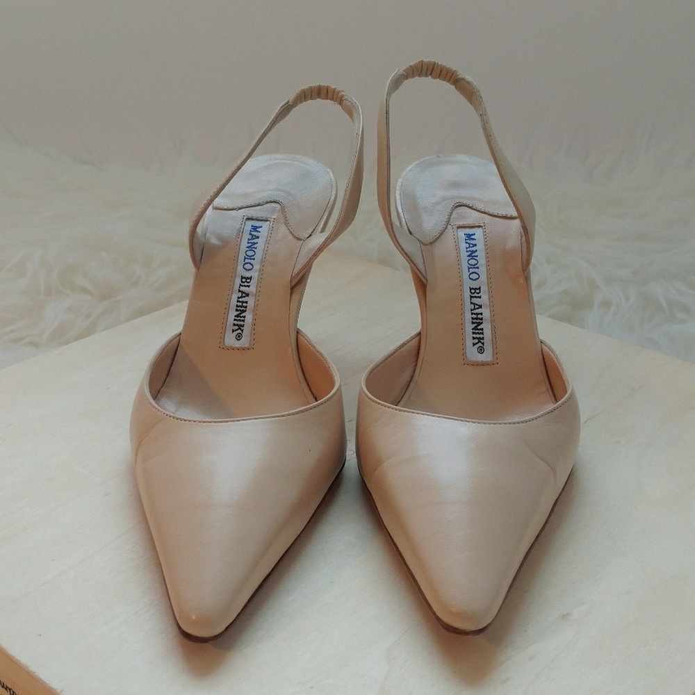 Manolo Blahnik Carolyne Nude Slingback