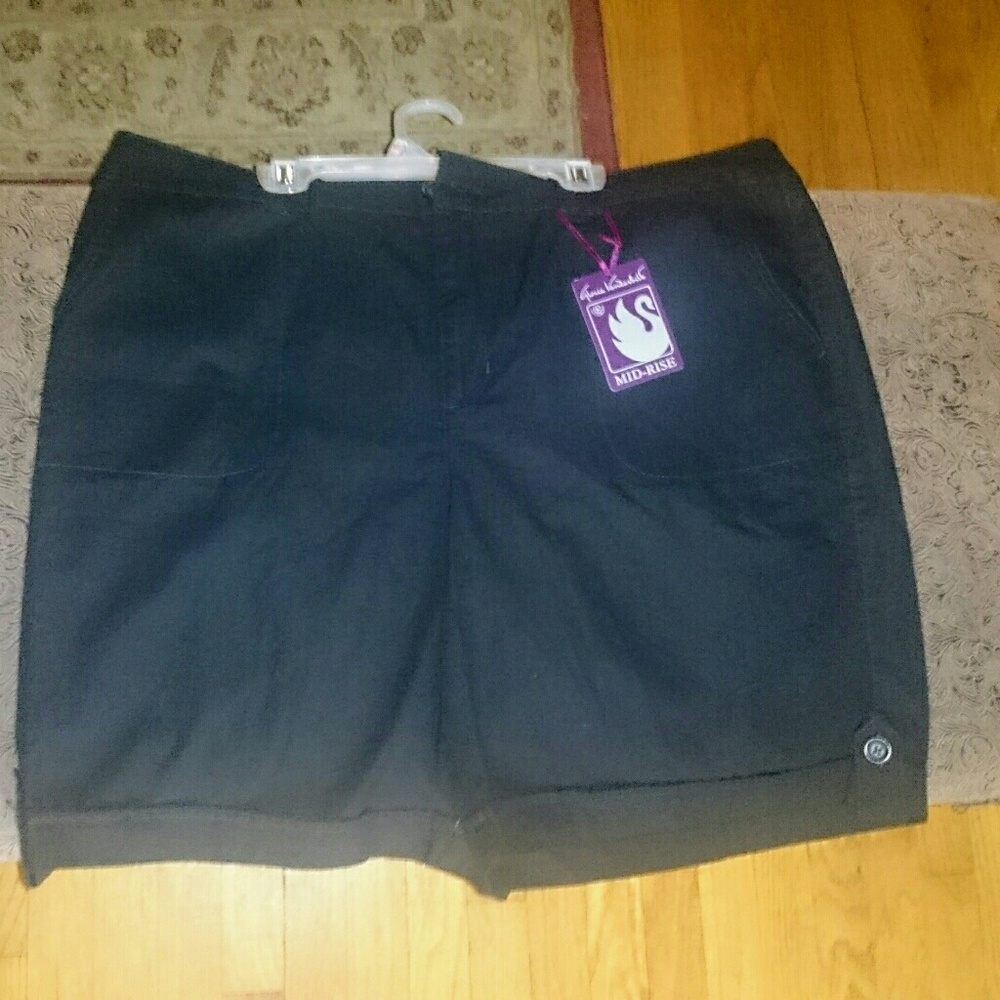 Gloria Vanderbilt women's shorts black size 16w