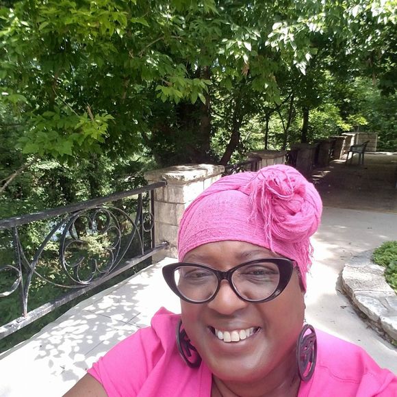 Meet your Posher, Paulette - Picture 1 of 1