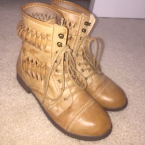TAN LEATHER COMBAT BOOTS SIZE 8