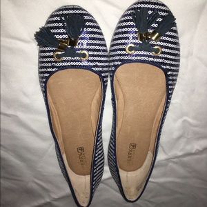 Sperry blue and white flats