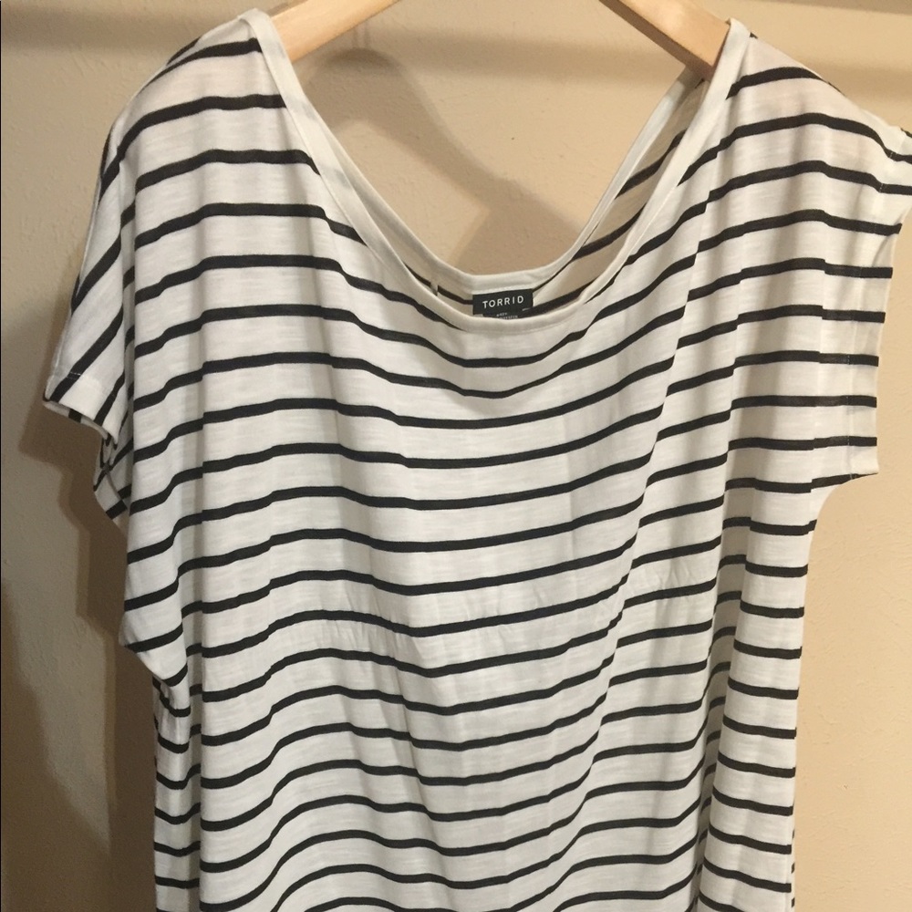 NWOT torrid blk & white top