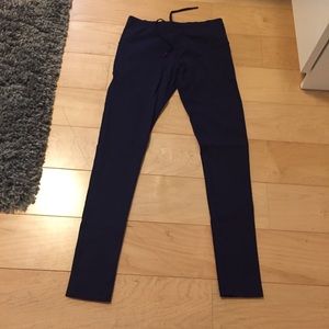 Navy blue cropped leggings