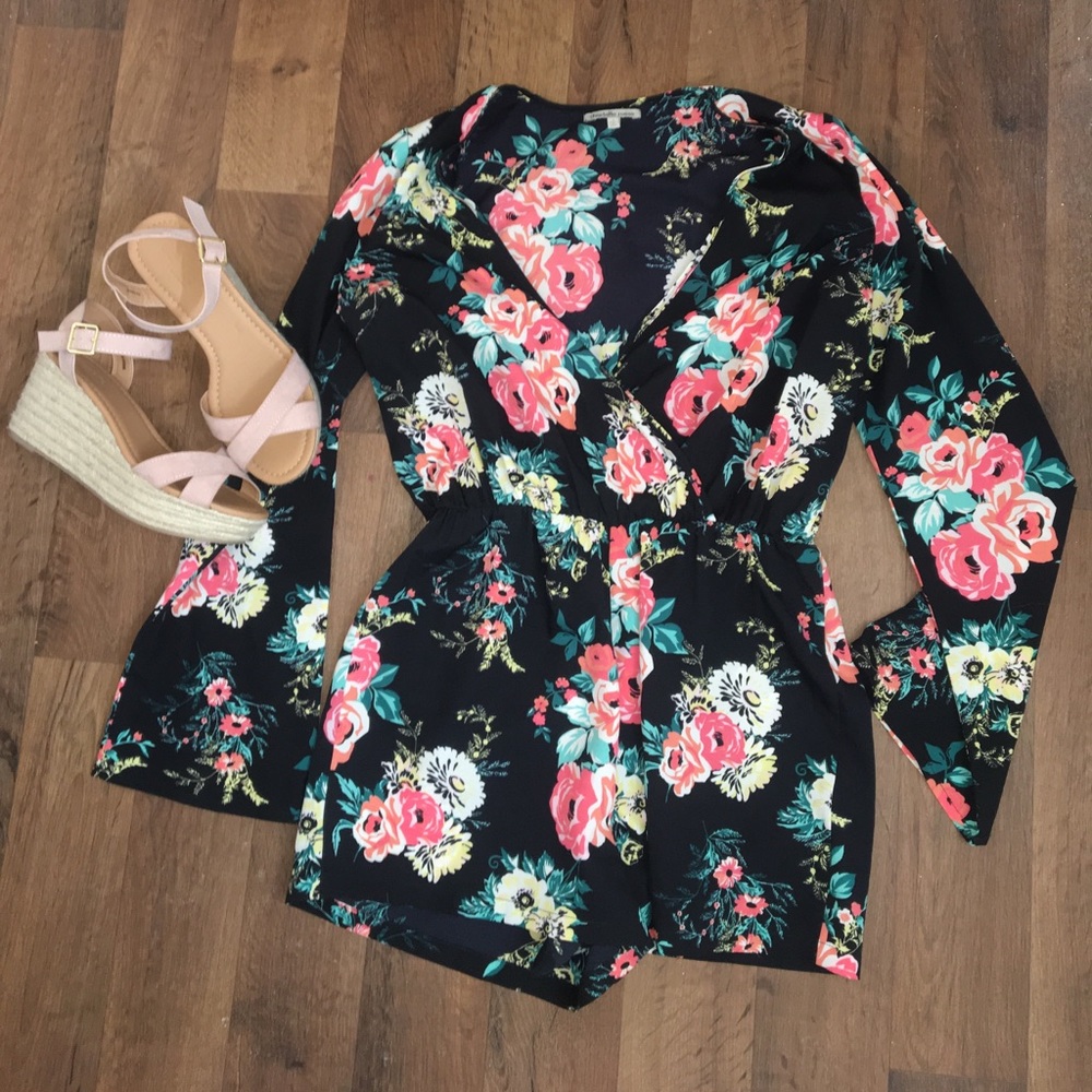 SOLD ON MERC. Floral romper jumpsuit