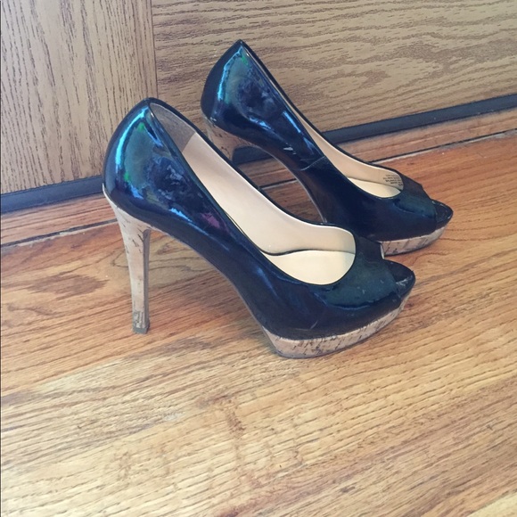 Guess 👠 - Picture 1 of 7