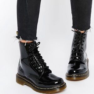 Dr. Martens SHINY BLACK BOOTS COMBAT