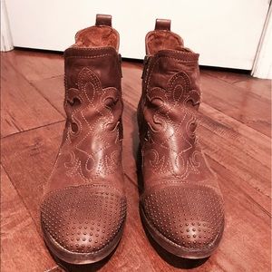 Steve Madden brown leather embellished boots