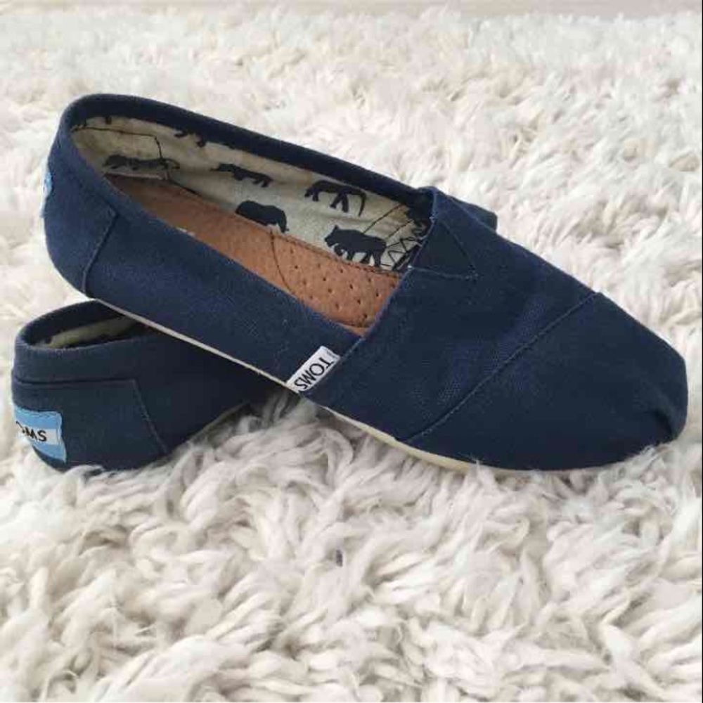 TOMS (size 6)